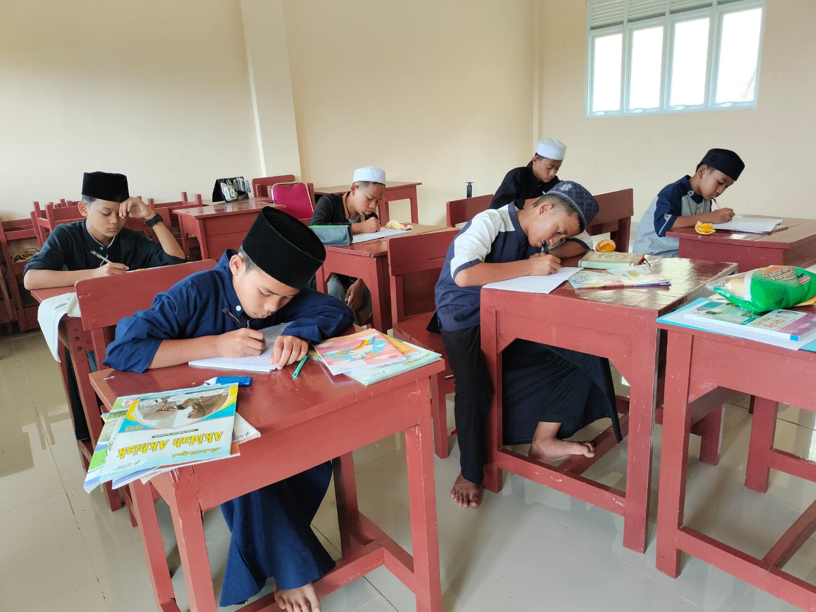 Kegiatan belajar mengajar di Pondok Pesantren Al-Badar